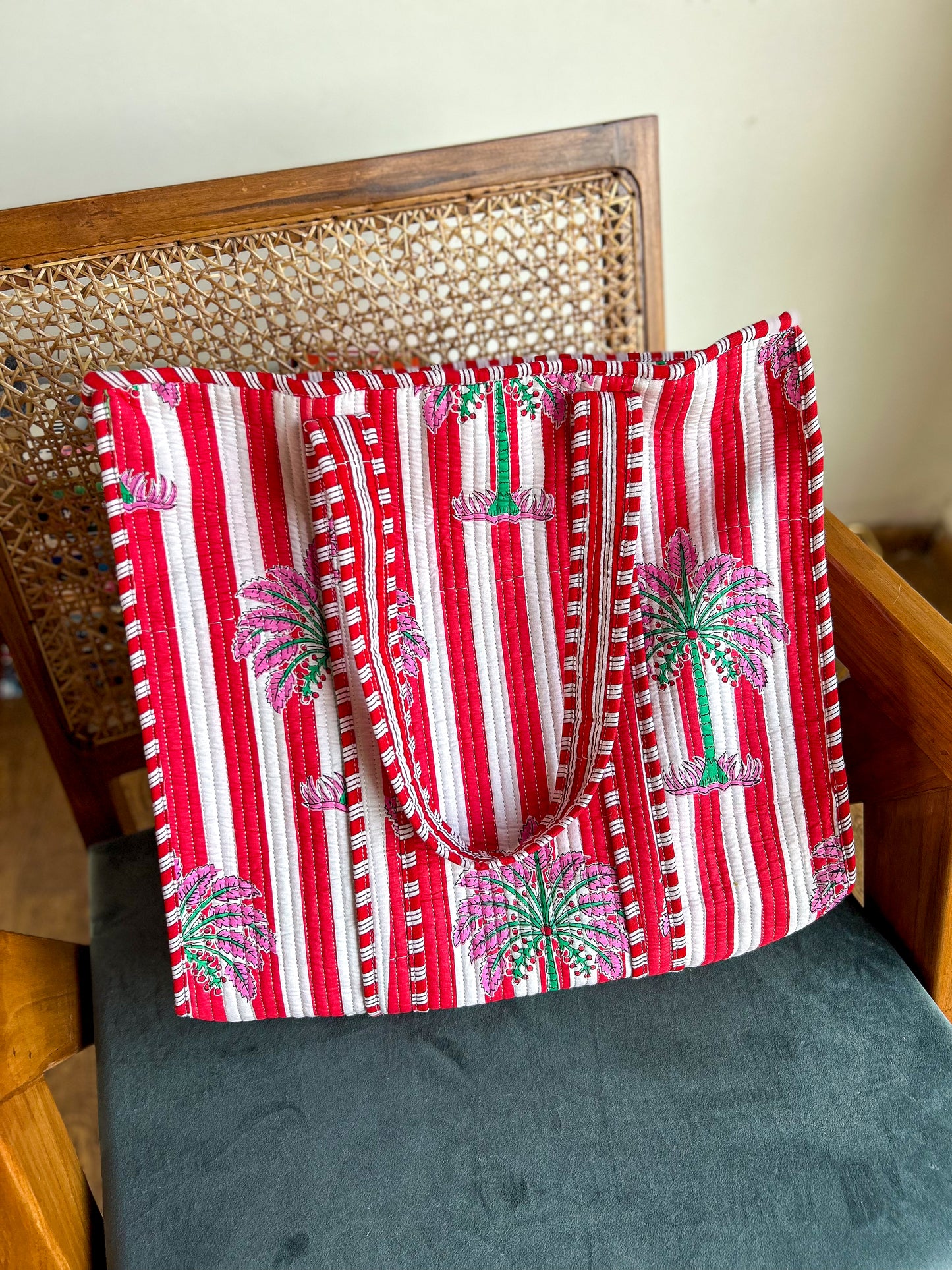 Graphic Palm Striped Zipper Tote in Red